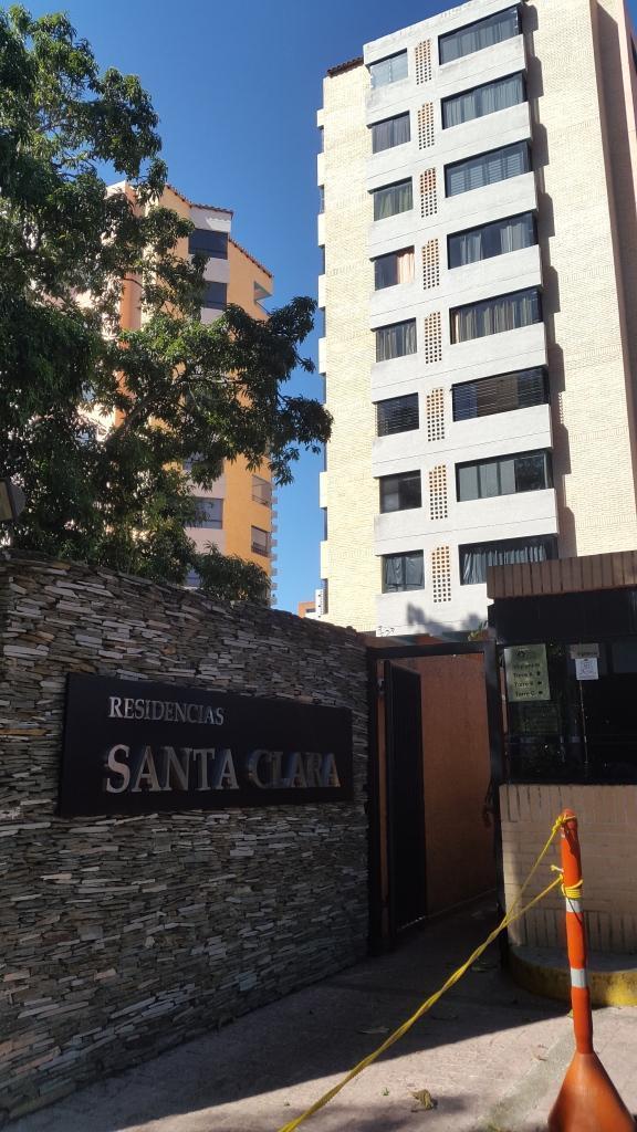 Beatrizmoffa Inmuebles Vende Apartamento En Residencias Santa Clara, En Urbanización Agua Blanca