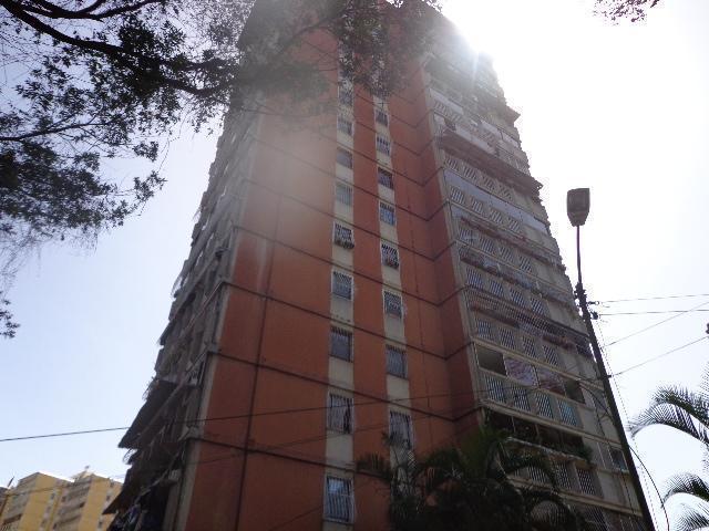 Vendo apartamento en Colinas de Carrizal, Frente al C.C.La Cascada