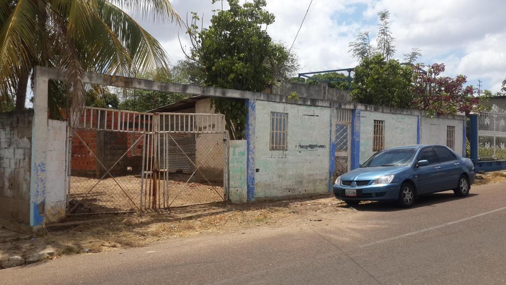 vendo casa con terreno amplio y bienhechuria