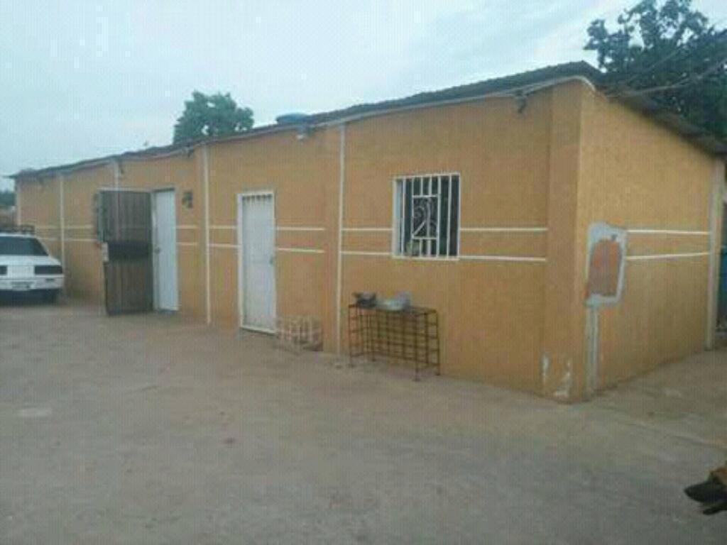 Se Vende Amplia Casa en Los Estanques