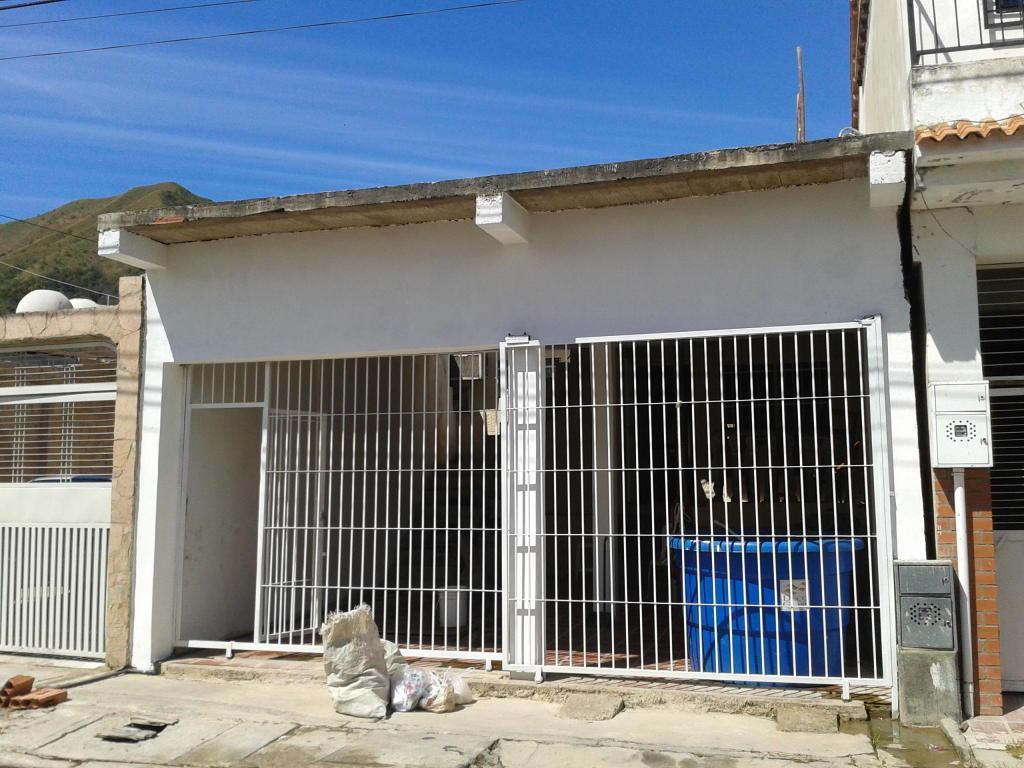 Se Vende Bella casa en la Esmeralda