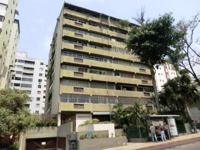 Bellisimo apartamento ubicado en los Palos Grandes 50 mts