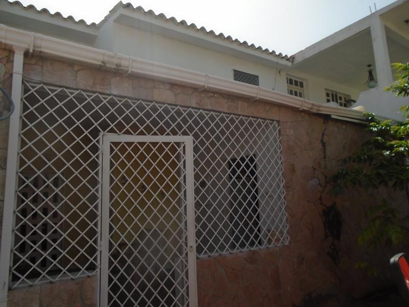 Rent A House vende casa de dos niveles en  Flor Amarillo MLS177749