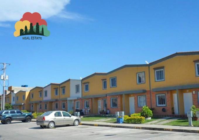 Bello Townhouse Remodelado en Calicanto , conjunto cerrado