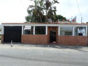 Casa de Oportunidad a pocas cudras de la Av. Rotaria