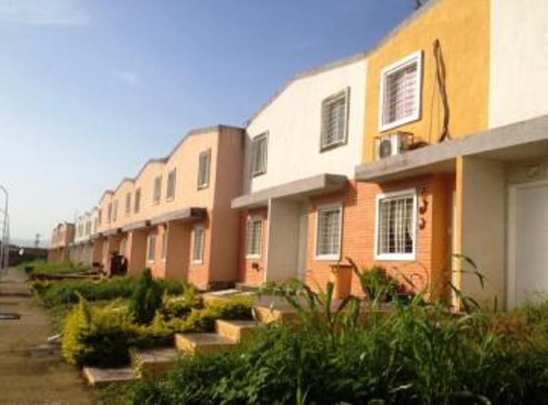 SKY GROUP VENDE LINDO TOWN HOUSE EN CALICANTO