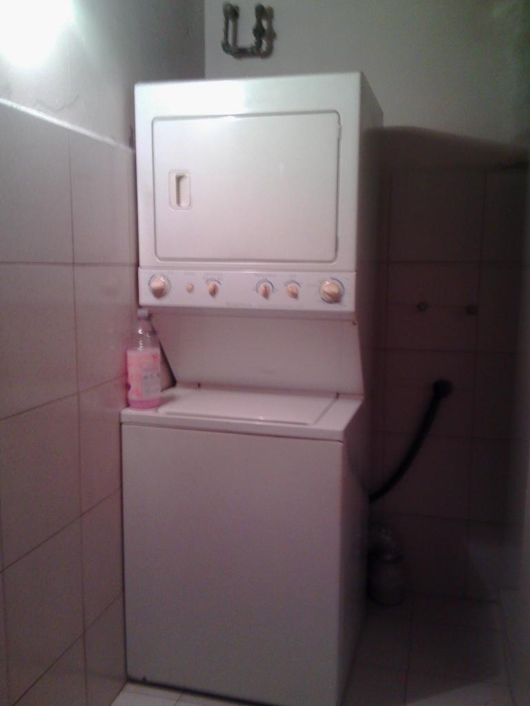 Vendo apartamento remodelado, Guarenas Los Naranjos, 74 M2, 3 hab. 2 baños, cocina empotrada, estacionamiento