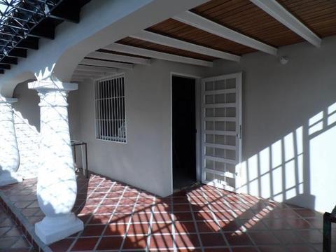 Amplia y cómoda casa en urbanismo privado de Cabudare codflex179170
