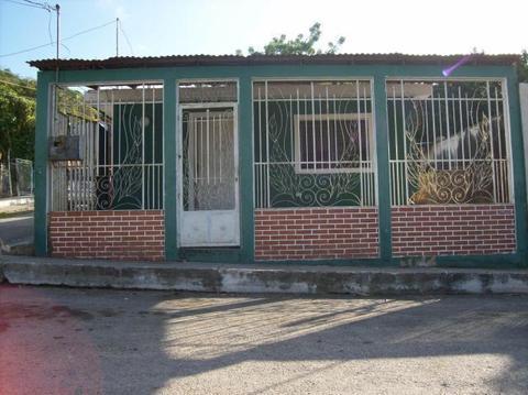 CASA COMODA Y ACOGEDORA EN VENTA UBICADA A 5 MINUTOS DEL ESTE DE BARQUISIMETO. CODFLEX: 179081