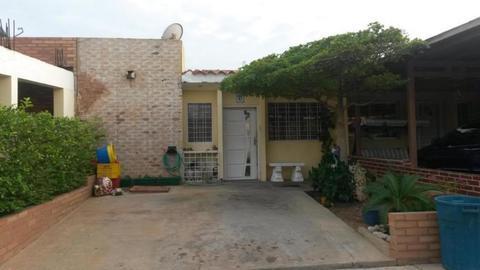 TOWNHOUSE EN VENTA EN CIRCUNVALACION UNO  MLS 17 4166