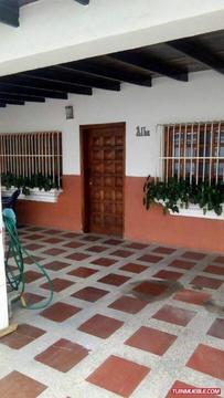 Se Vende Casa en Puerto La Cruz, URB  SDC250