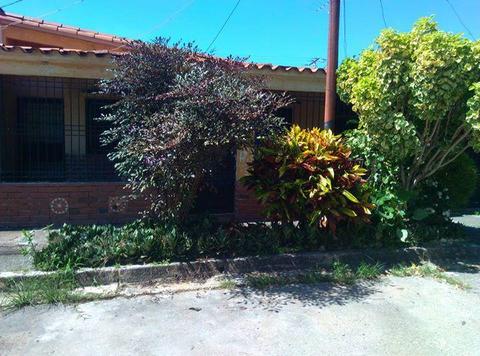 vendo o cambio casa urb los jardines de  frente a la mansion