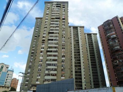 Apartamento En Venta En Maracay Avenida Constitucion Código FLEX: 176344
