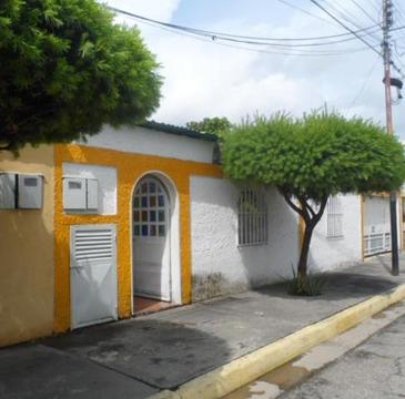 Casa en venta en la Urbanización El Orticeño de Palo Negro, comoda y amplia en calle cerrada con portón eléctrico