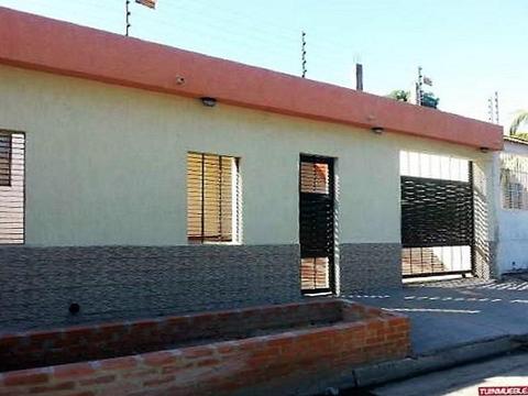 Se vende bella casa en parque