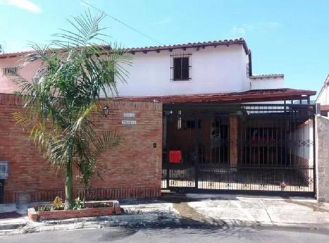 Hermosa Casa en Urb. Carialinda LPC196