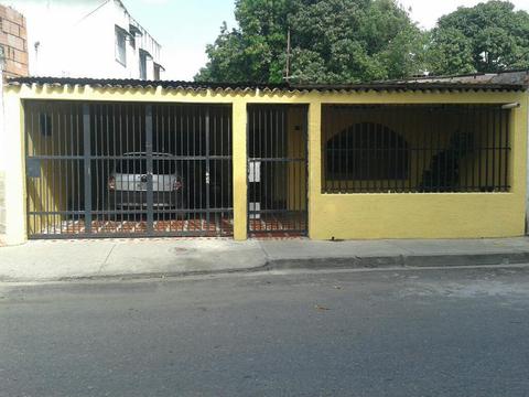 Vendo Casa Grande Bien Uvicada.