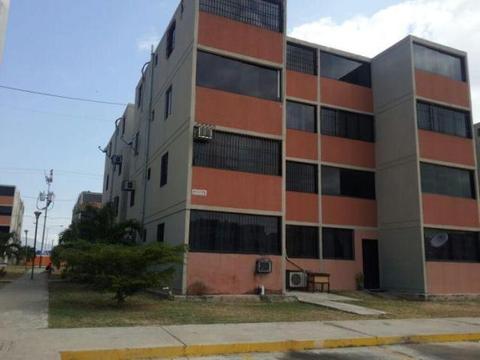 LYL 2000 VENDE APARTAMENTO LOS GUAYOS