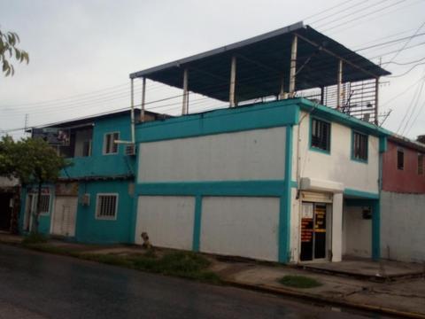 Casa en Venta Urb. Las Acacias 180.000.000 Bs con Locales Comerciales Produciendo SEPTIEMBRE 2017