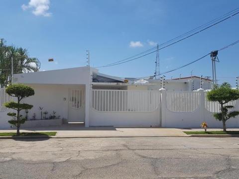 Hermosa Casa con Acabados y Mobiliario de Primera, Tamare