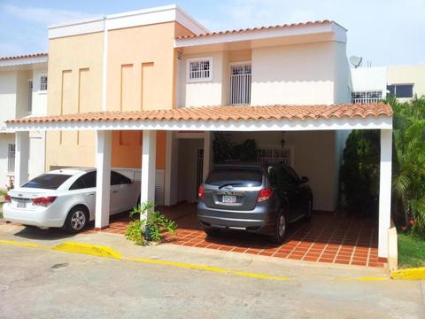 TOWNHOUSE EN VENTA EN LAGO MAR BEACH  MLS 17 8777 LUIS MALDONADO TELF 04246600242