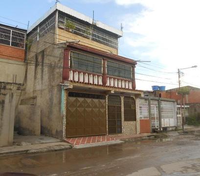 Venta de Casa ubicada en El Macaro, Turmero. CodFlex 178226