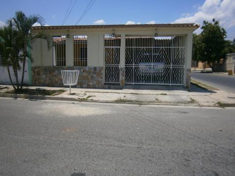 En Guacara oportunidad av. principal casa en Urb.el Saman