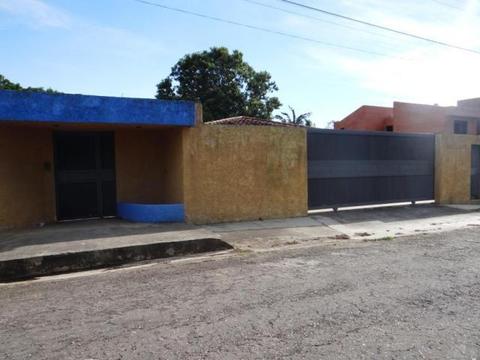 LTR VENDE GRANDIOSA CASA EN EL SOLAR MLS 174794