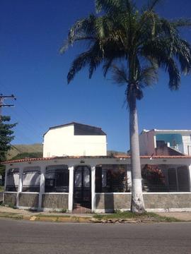 SKY GROUP VENDE espectacular casa para habitar o invertir en Guacara Loma Linda