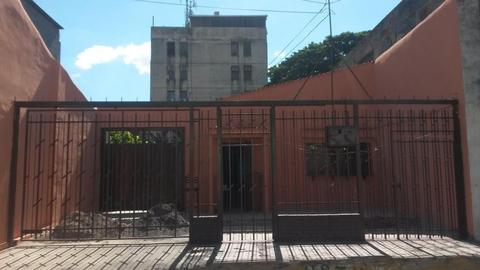 Vendo casa pleno centro zona el manteco ideal para depósito 300 mts