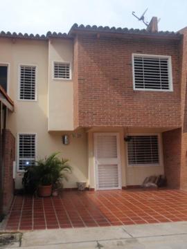 Se Vende Town House en  78 m. MATH112