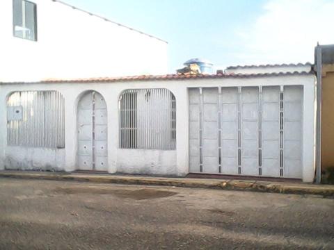 Se vende casa al norte de BARQUISIMETO en Urbanización Privada Lomas Country hacienda 1 casa 21 via tamaquita