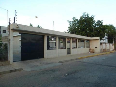 casa comercial venta negociable por ogaret circunvalacion dos  JOSE ARRAGA 04246898402