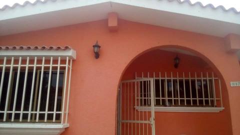 Se Vende Casa Urb. La Begoña