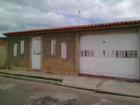Se vende hermosa Casa y totalmente remodelada en  en La Urbanización Tacarigua II