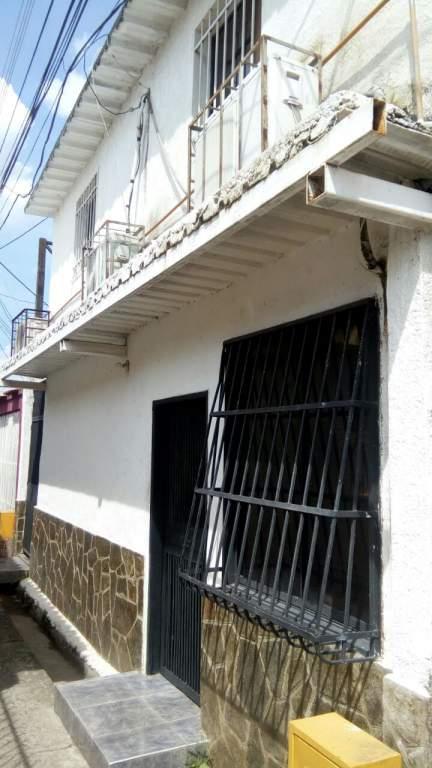 Q710 Lou Torres Vende amplia casa con anexos en la Isabelica