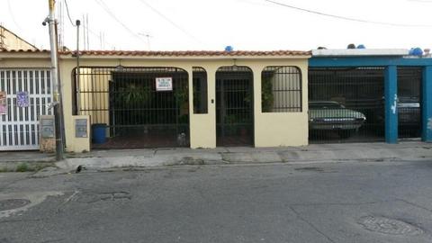 Ofrece en venta, casa en la Urbanizacion el Remanso  completamente construida