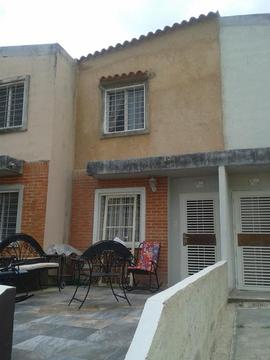 Sky Group Vende Townhouse en  Urb Calicanto