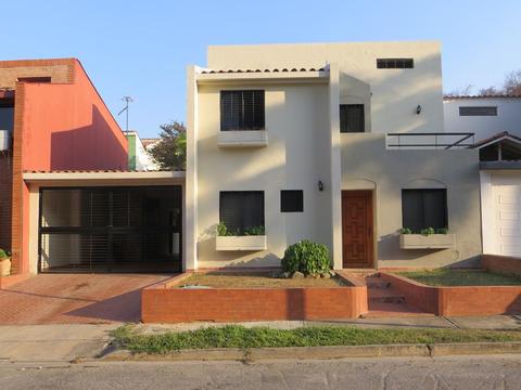 Casa en Parque Mirador – Av. Cuatricentenaria – Se recibe Apartamento