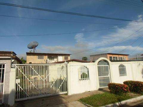 Vendo casa en el sector LOS OLIVOS Pto Ordaz 04148764046