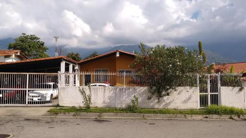 RAFABIENES C.A Vende amplia casa en la pedregosa URB EL CASTOR