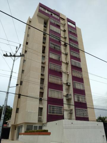 EXCELENTE OPORTUNIDAD!!! AMPLIO Y COMODO APARTAMENTO UBICADO EN LA AV. BELLA VISTA. MLS 178541