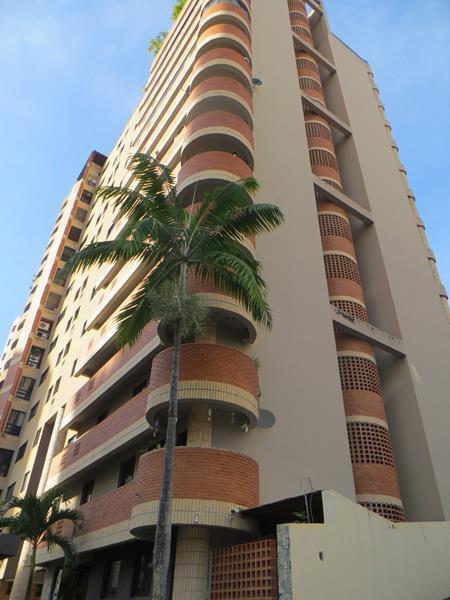 Amplio y Lujoso Apartamento de 124 m2 ubicado en la urbanización Los Mangos de