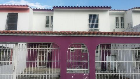 Town House Bucaral Sur Flor Amarillo