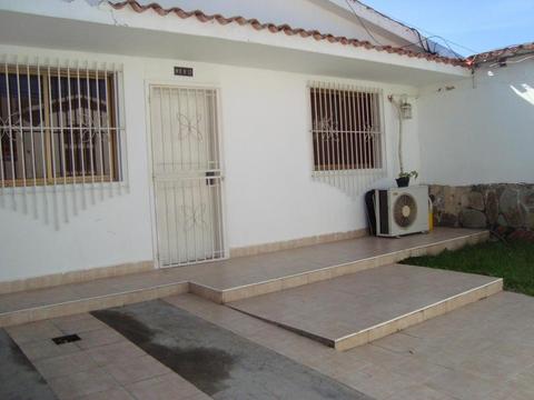 Casa con oficinas en venta en Ciudad Alianza, ubicada dentro de conjunto residencial cerrado