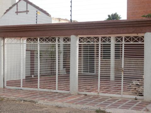 //Casa venta las delicias detras del seguro social  JOSE ARRAGA 04246898402//