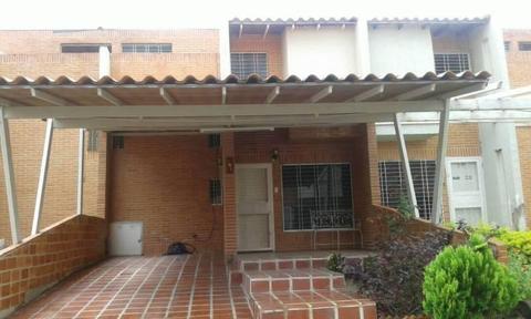 *SKY GROUP VENDE acogedor Town House en  *