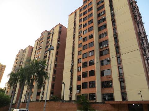 Bello Apartamento de 84 m2 en Mañongo, a una cuadra del Sambil