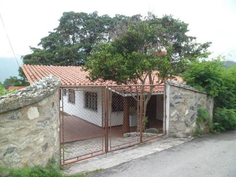 RAFABIENES C.A, Vende excelente casa en el Salado Medio Sector las Frutas