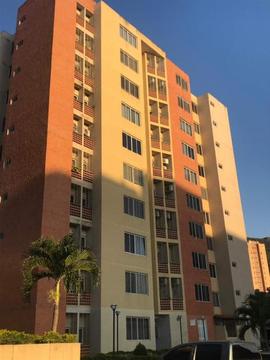 ALQUILO APARTAMENTO SEMIAMOBLADO EN DORAL CONTRY URB. ALTOS DEL RINCON